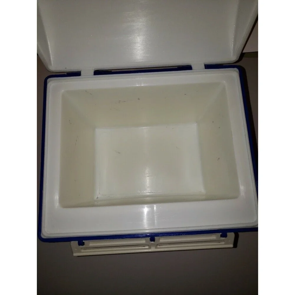 Clearly Canadian Lunch Box Radio Vintage Collectible Rare Blue White Am/Fm